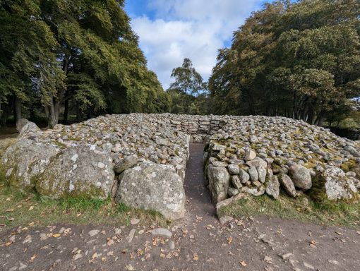 Cava Cairns